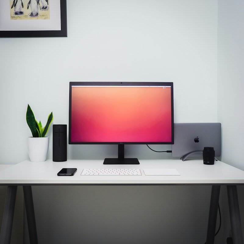 Écran sur un bureau